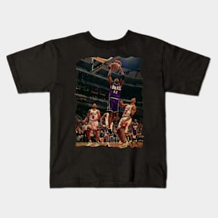 Dunk Vin Baker vs Chicago Bulls Vintage Kids T-Shirt